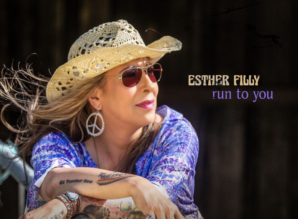 🎤 ESTHER FILLY – The Queen of Ridstyle® – preisgekrönte Soul-Sängerin und Entertainerin live auf der Bühne, buchbar für Festivals, Galas, Pride-Events, Firmenveranstaltungen und exklusive Live-Events.